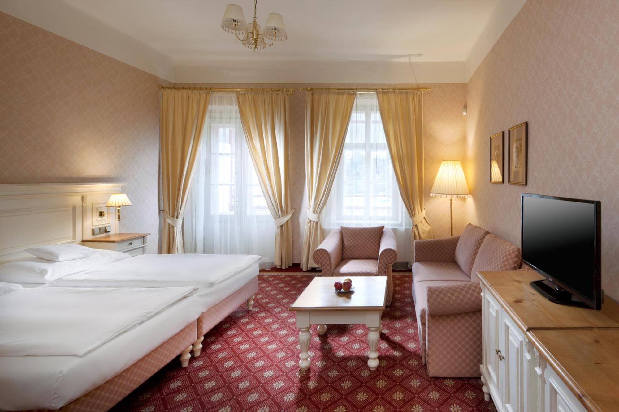 Alpska Ruze Hotel Luhačovice Kültér fotó