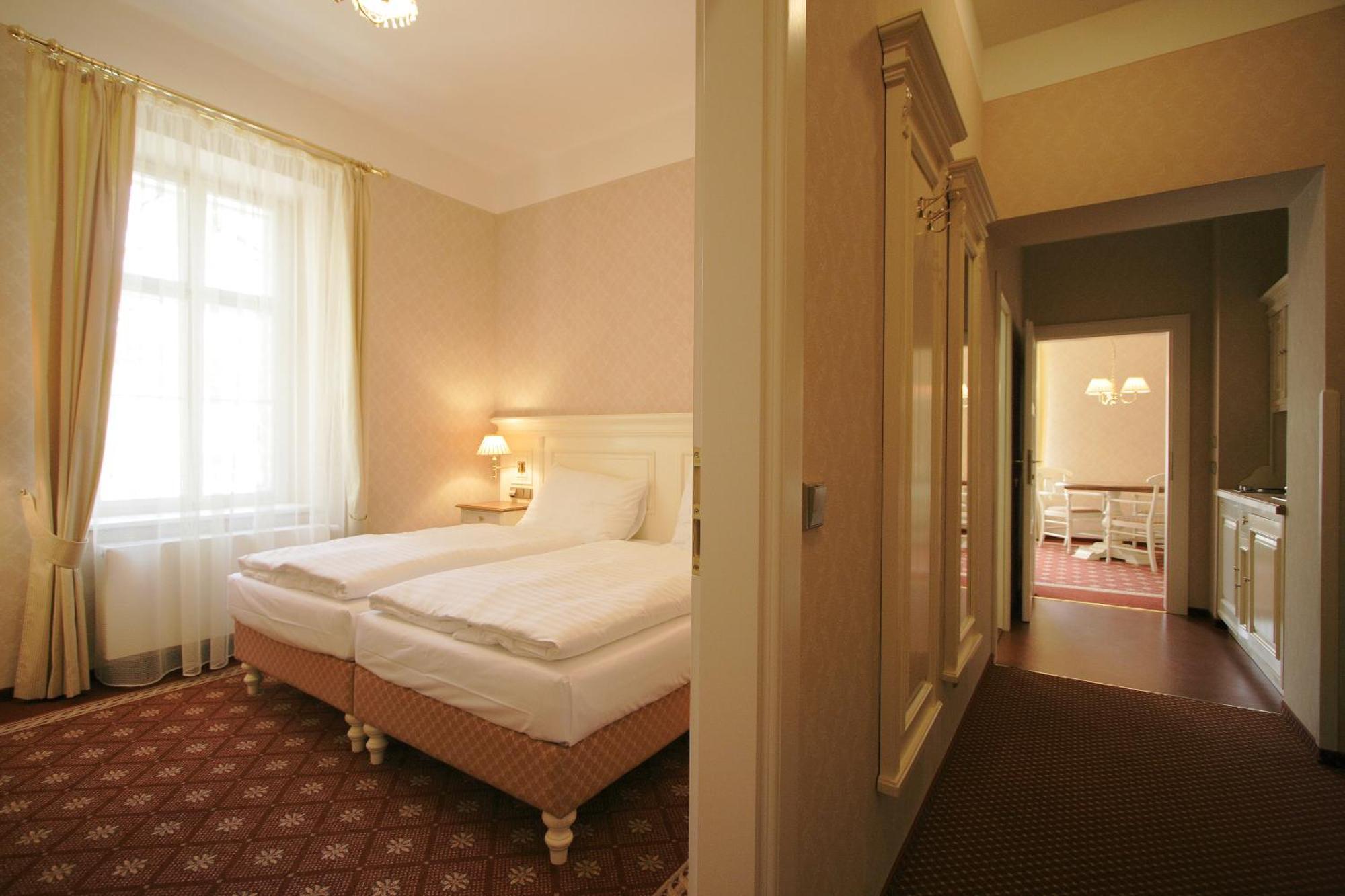 Alpska Ruze Hotel Luhačovice Kültér fotó